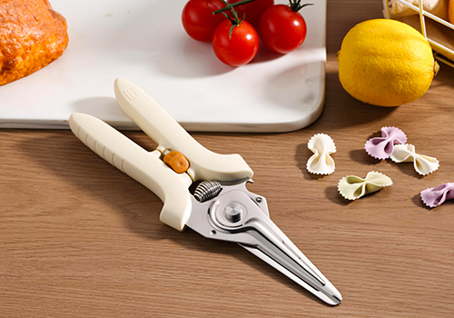 French Design Awards Winner - the White Bear Kitchen Shears by Shenzhen OOU Smart Healthy Home Co., Ltd.