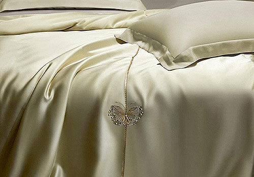 French Design Awards - Golden Butterfly with Pearl